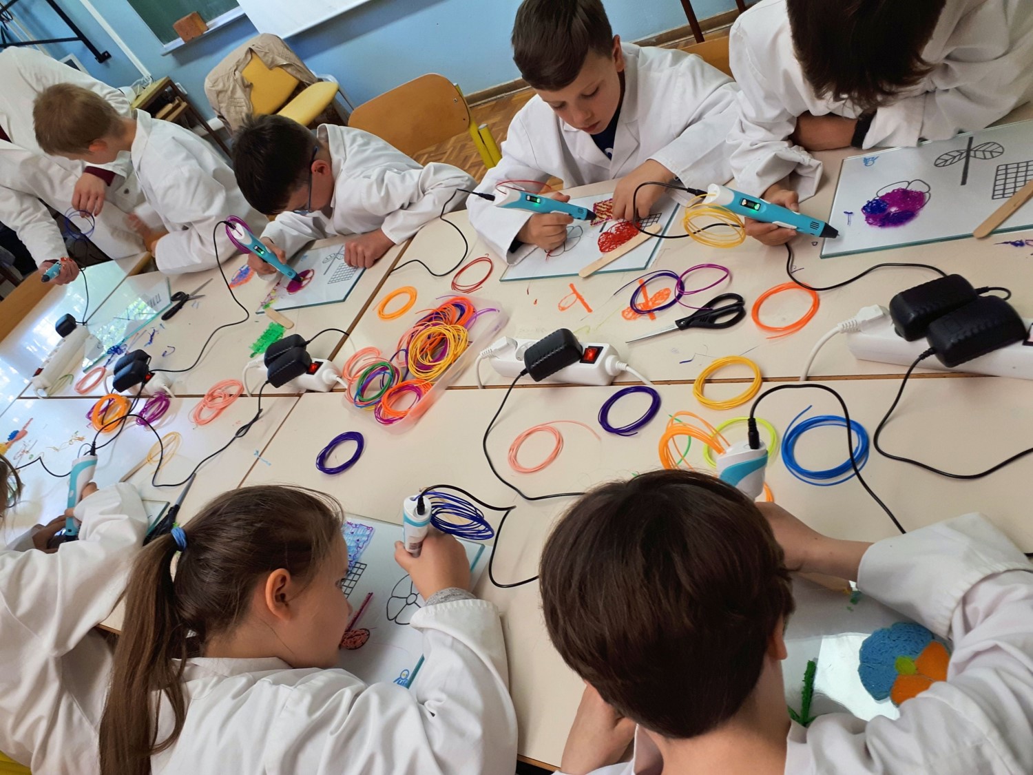 Children using 3D pens during a hands-on GoINNO STEM activity
